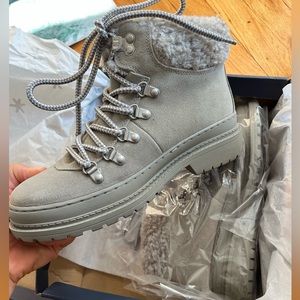 NIB NWT Splendid Yvette Faux Fur-Lined Suede Winter Lace Up Ankle Boots in Stone